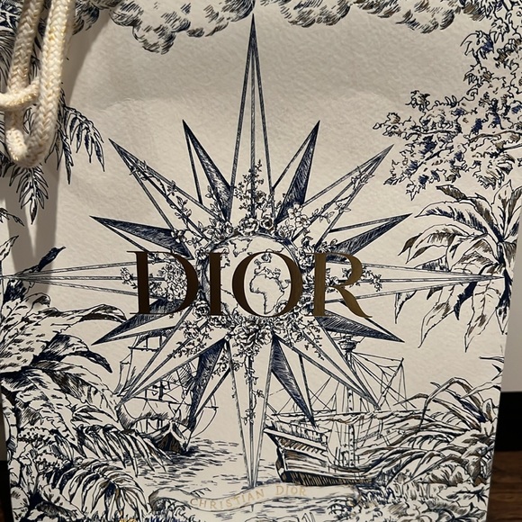 Authentic Dior 2022 Holiday bag - Picture 2 of 3